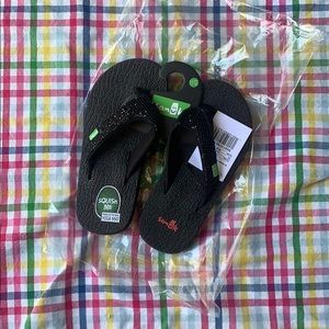 Sanyo black glitter flip flops